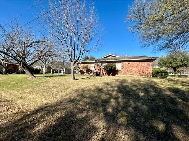 406 NW 5th Street, Hubbard, TX 76648