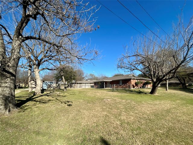406 NW 5th Street, Hubbard, TX 76648