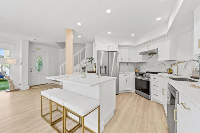 288 Seabreeze Circle, Jupiter, FL 33477