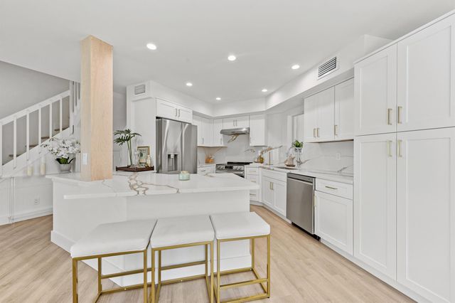 288 Seabreeze Circle, Jupiter, FL 33477