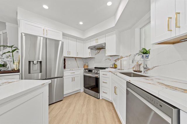 288 Seabreeze Circle, Jupiter, FL 33477