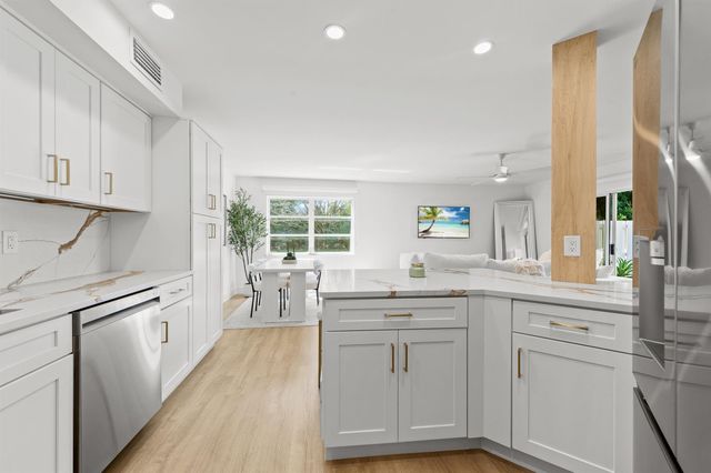 288 Seabreeze Circle, Jupiter, FL 33477