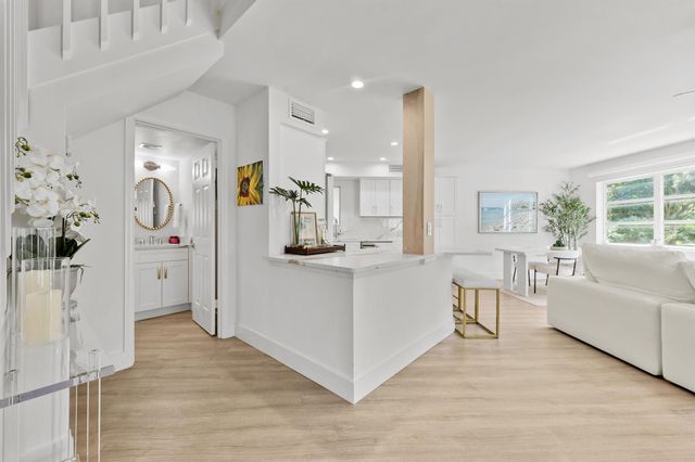 288 Seabreeze Circle, Jupiter, FL 33477