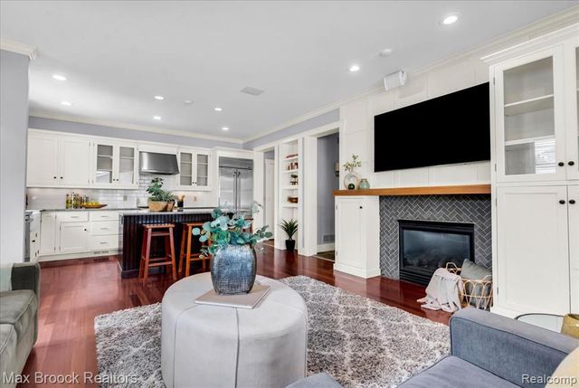 1080 Bennaville Avenue, Birmingham, MI 48009