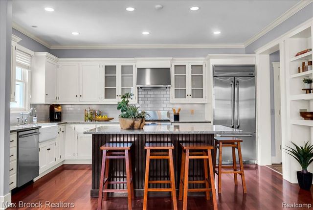 1080 Bennaville Avenue, Birmingham, MI 48009