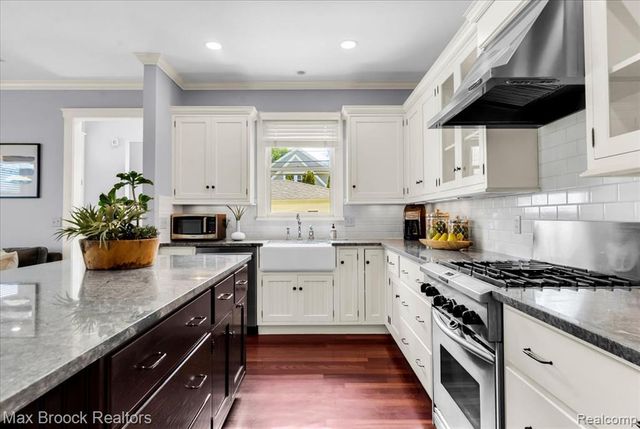 1080 Bennaville Avenue, Birmingham, MI 48009
