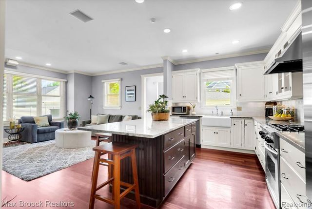 1080 Bennaville Avenue, Birmingham, MI 48009
