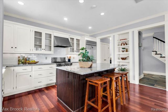 1080 Bennaville Avenue, Birmingham, MI 48009