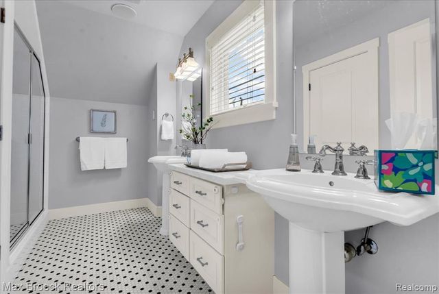 1080 Bennaville Avenue, Birmingham, MI 48009