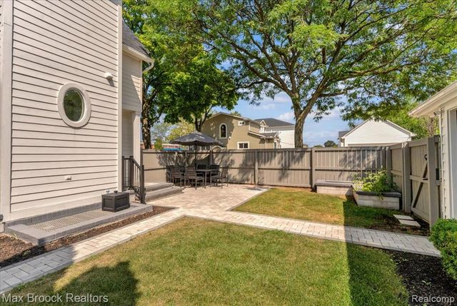 1080 Bennaville Avenue, Birmingham, MI 48009