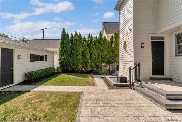 1080 Bennaville Avenue, Birmingham, MI 48009