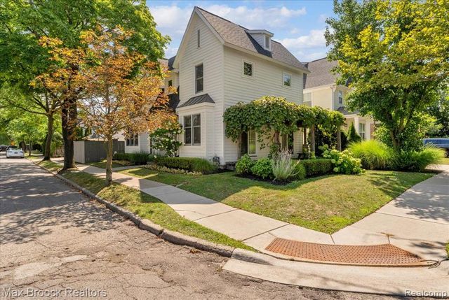 1080 Bennaville Avenue, Birmingham, MI 48009