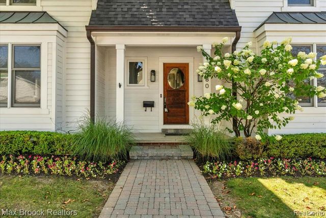 1080 Bennaville Avenue, Birmingham, MI 48009