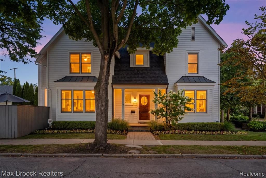 1080 Bennaville Avenue, Birmingham, MI 48009