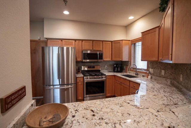 14785 W Wilbur DRIVE, New Berlin, WI 53151