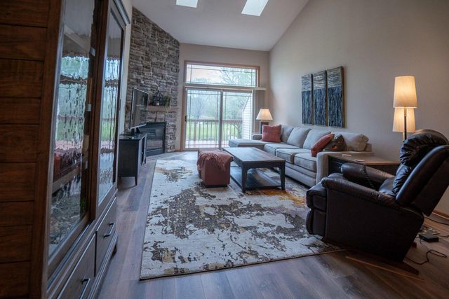 14785 W Wilbur DRIVE, New Berlin, WI 53151