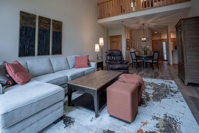 14785 W Wilbur DRIVE, New Berlin, WI 53151