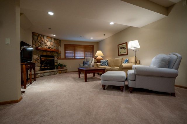 14785 W Wilbur DRIVE, New Berlin, WI 53151