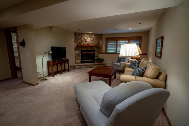14785 W Wilbur DRIVE, New Berlin, WI 53151
