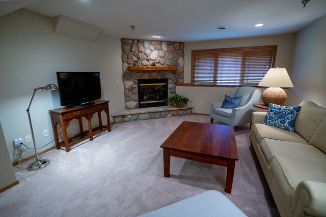 14785 W Wilbur DRIVE, New Berlin, WI 53151