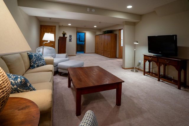 14785 W Wilbur DRIVE, New Berlin, WI 53151