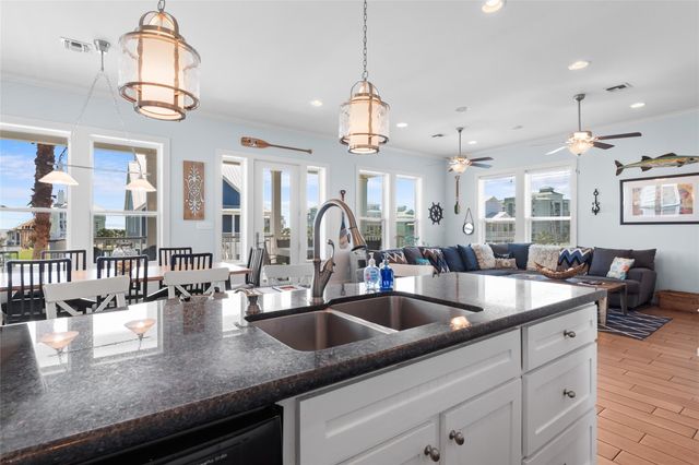 11706 Opihi, Galveston, TX 77554