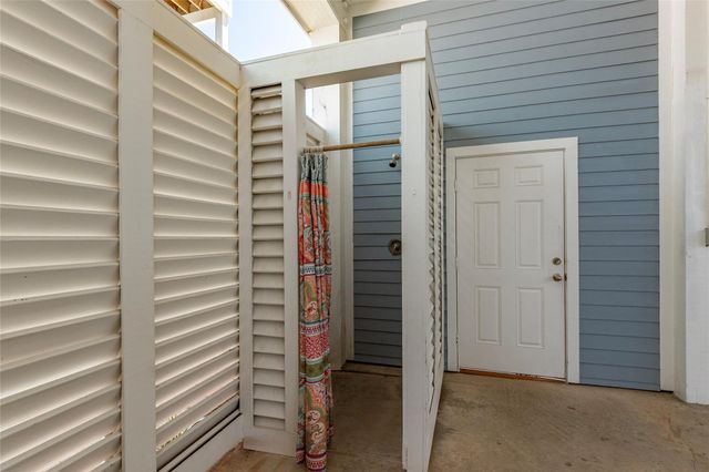 11706 Opihi, Galveston, TX 77554