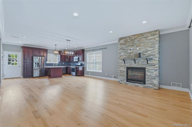 9 Emerson Terrace, Highland, NY 12528