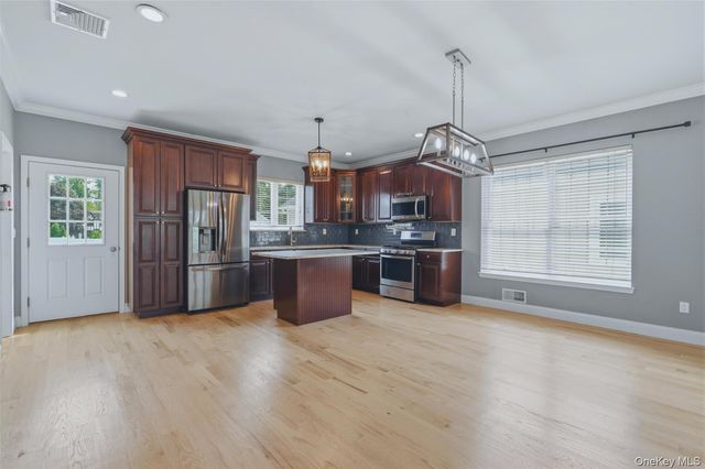 9 Emerson Terrace, Highland, NY 12528