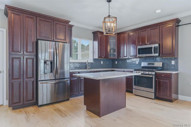 9 Emerson Terrace, Highland, NY 12528