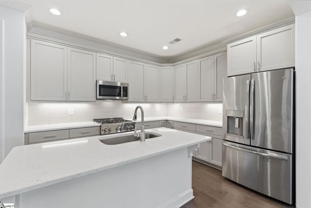 18 Peckham Street, Greenville, SC 29607