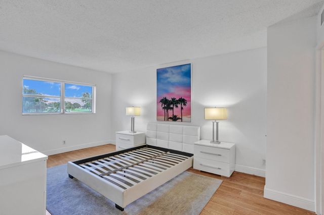 1010 Country Club Dr 205, Margate, FL 33063