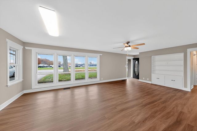 1311 Roosevelt Road, Valparaiso, IN 46383