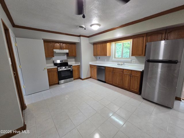 126 Tanglewood Drive, Jacksonville, NC 28540