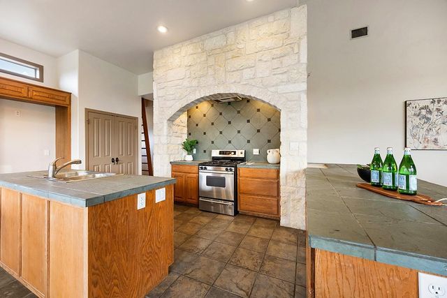 101 Maheo WAY, Dripping Springs, TX 78620