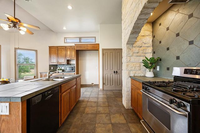 101 Maheo WAY, Dripping Springs, TX 78620