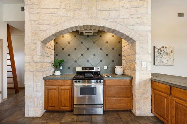 101 Maheo WAY, Dripping Springs, TX 78620
