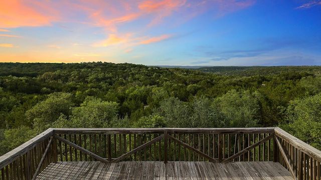 101 Maheo WAY, Dripping Springs, TX 78620