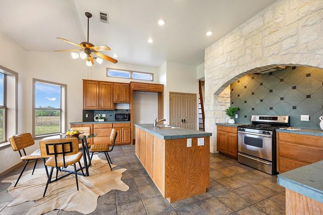 101 Maheo WAY, Dripping Springs, TX 78620