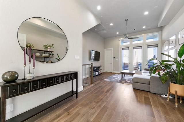 2412 Canal Street J, Houston, TX 77003