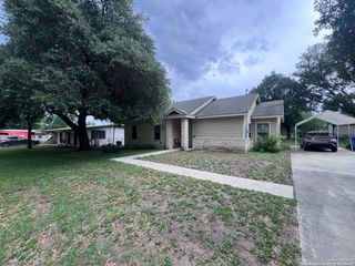 102 Boeck St, La Vernia, TX 78121