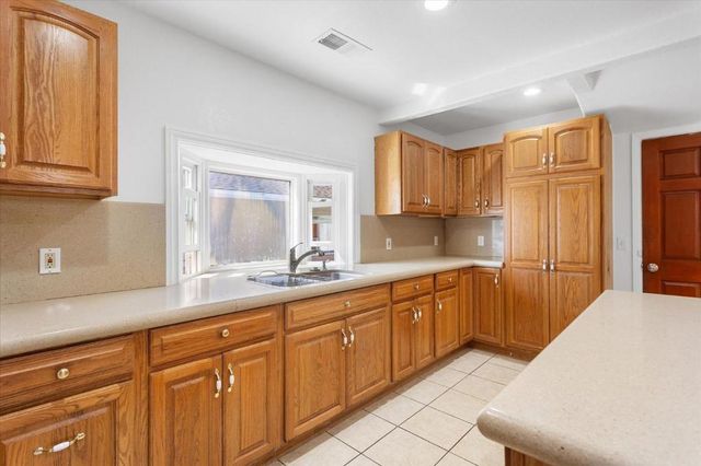 265 4th Avenue, Redwood City, CA 94063