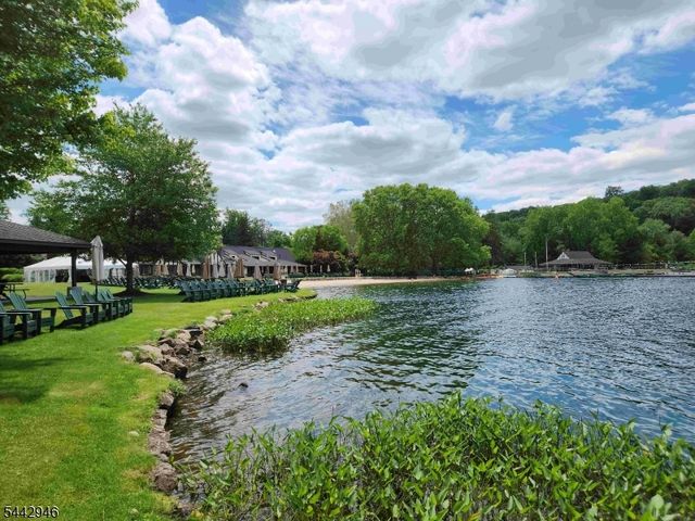 9 Fox Rd, Montville Twp., NJ 07045
