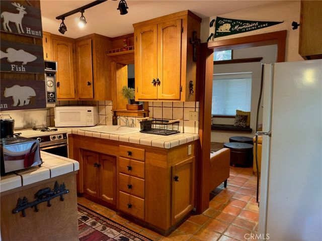 777 Ivy, Lake Arrowhead, CA 92352