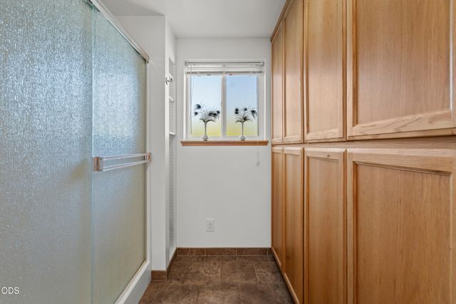 7680 Gladstone Avenue, White City, OR 97503