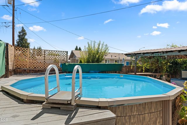 7680 Gladstone Avenue, White City, OR 97503