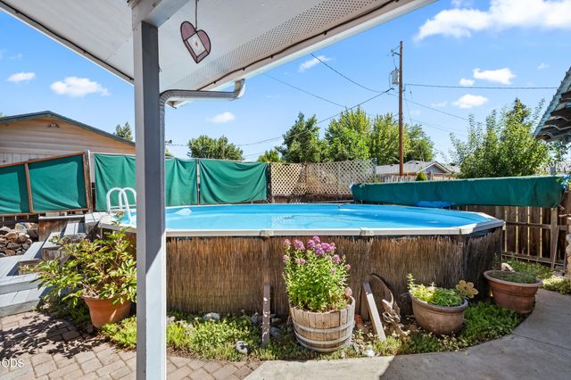 7680 Gladstone Avenue, White City, OR 97503