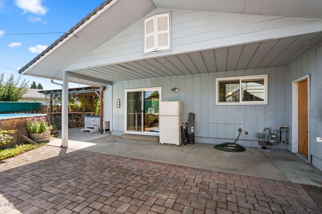 7680 Gladstone Avenue, White City, OR 97503