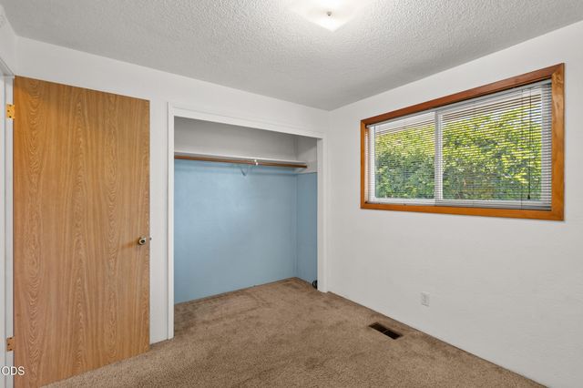 7680 Gladstone Avenue, White City, OR 97503