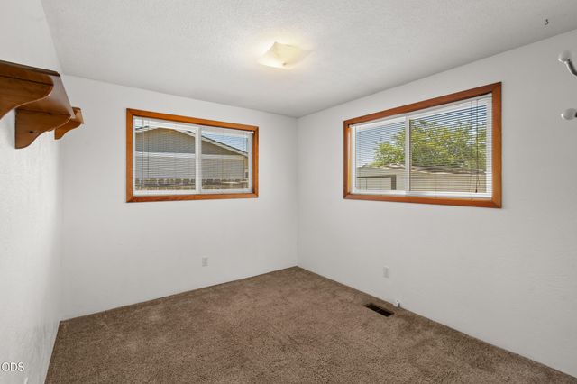 7680 Gladstone Avenue, White City, OR 97503